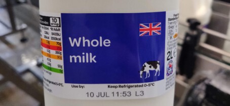 Milk bottle label printed with BBD and batch with thermal inkjet