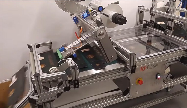 RF Case feeding outer cases, fitted with a labeller