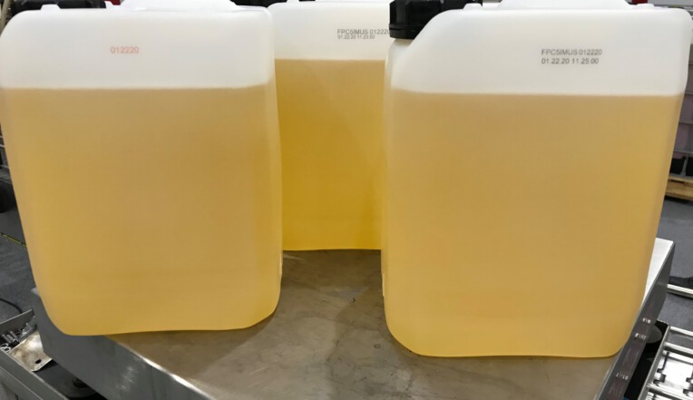 Plastic automotive containers printed with batch and best before using thermal inkjet printer