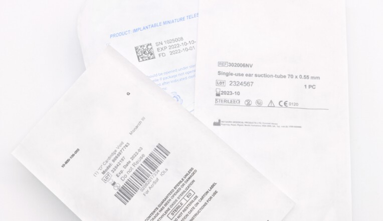 Group of tyvek pouches with variable data printed on them using thermal inkjet