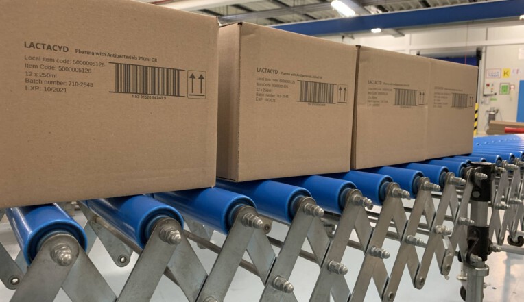 Line of boxes printed with outer case printer (X72)
