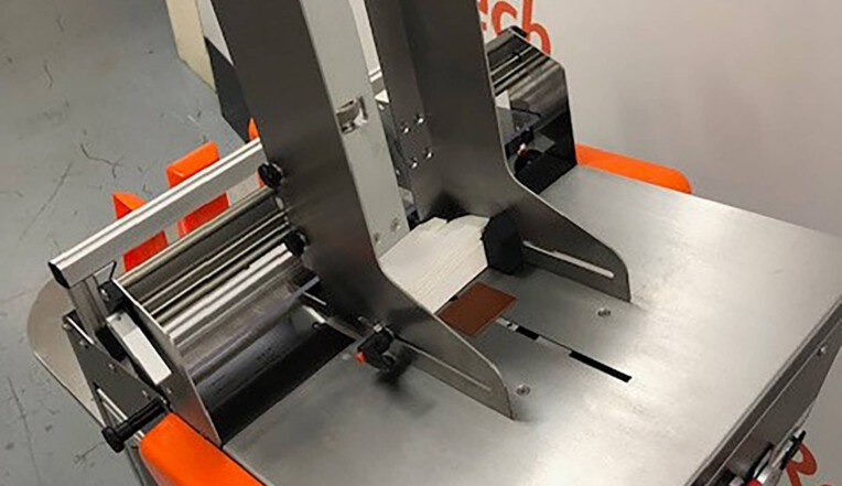 RF Lite Shuttle feeding cartons