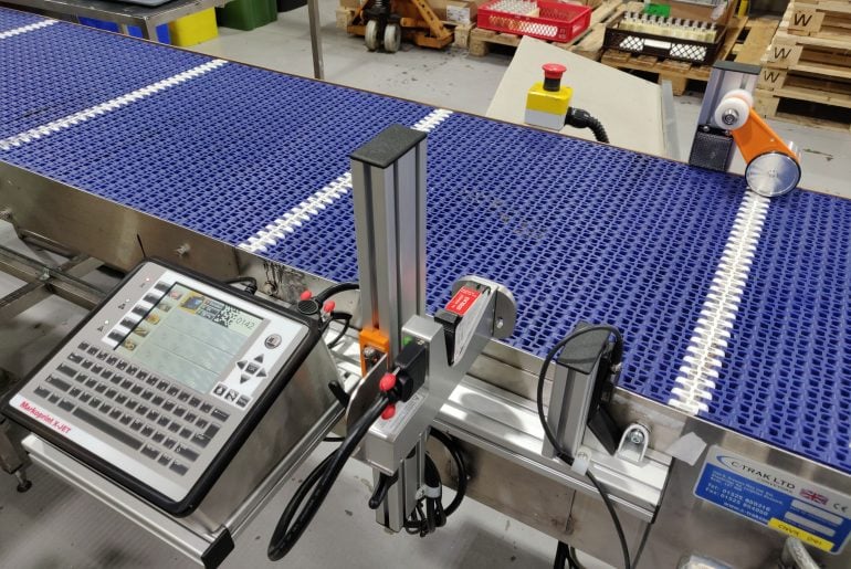 Intuitive touchscreen controller for 2 or 4 heads on conveyor system on production line