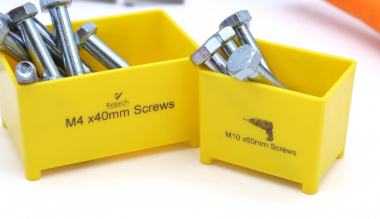 Logos and image printed on plastic using thermal inkjet