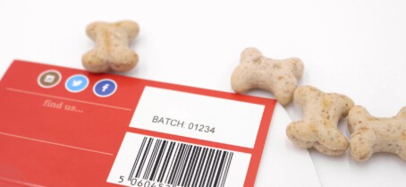 Pet food sleeve printed with batch number using best before date