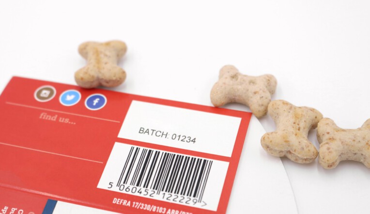 Pet food sleeve printed with batch number using best before date