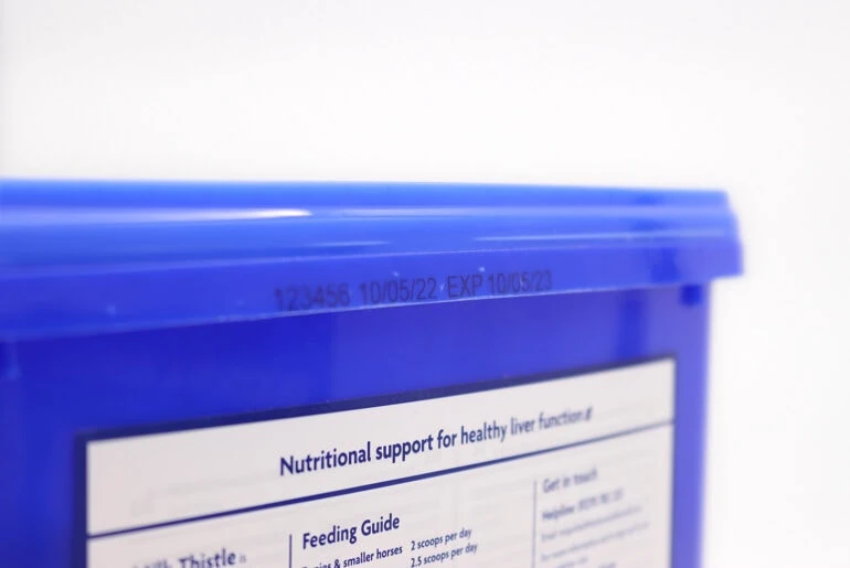 Printed best before date, batch number and variable info on pet supplies tub using thermal inkjet
