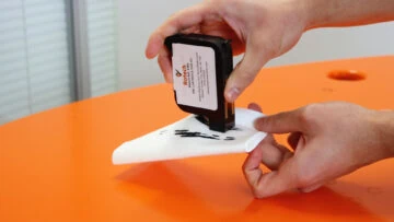 cleaning the nozzles on a thermal inkjet cartridge